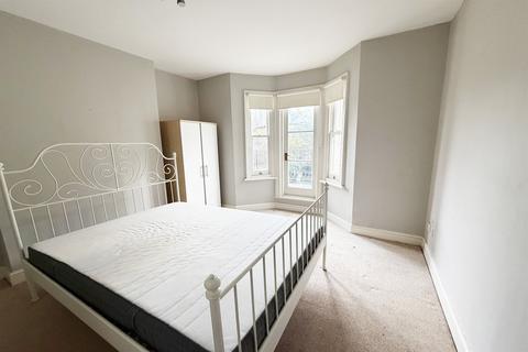 2 bedroom flat to rent, London W2