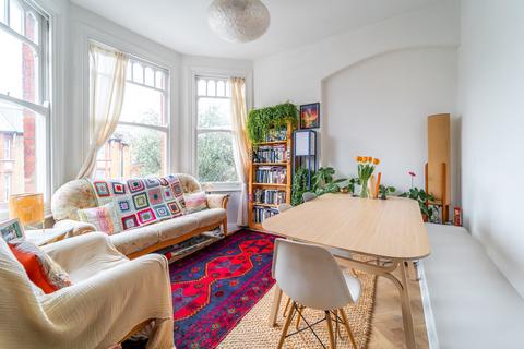 2 bedroom flat for sale, Ferme Park Road, Crouch End N8