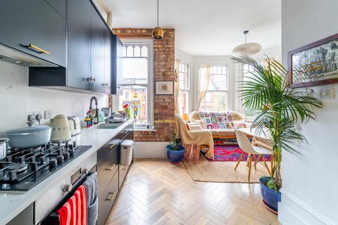 2 bedroom flat for sale, Ferme Park Road, Crouch End N8