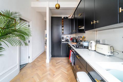 2 bedroom flat for sale, Ferme Park Road, Crouch End N8