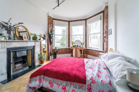 2 bedroom flat for sale, Ferme Park Road, Crouch End N8