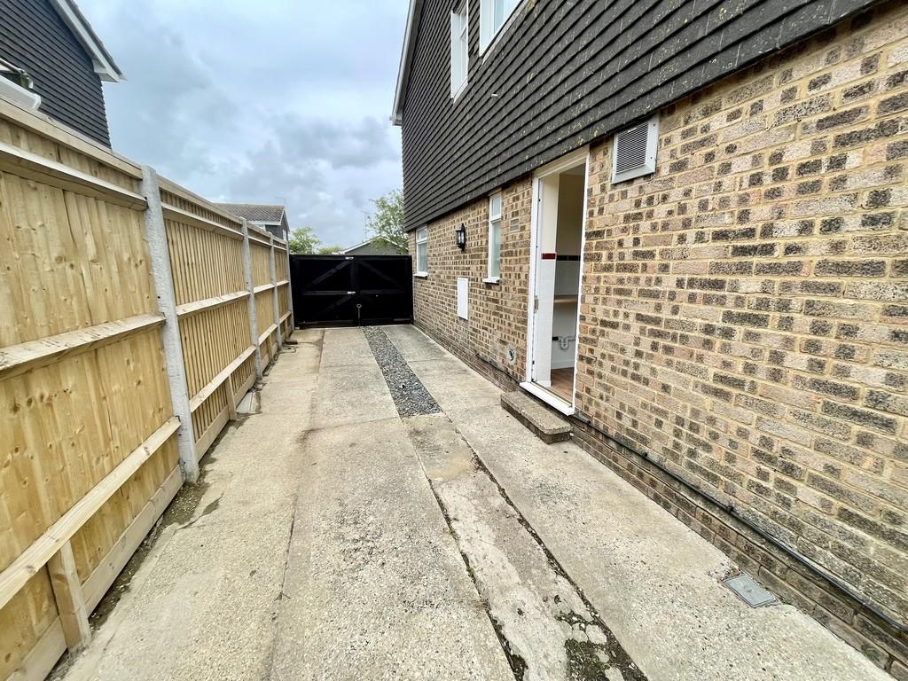 27 The Haven side Drive