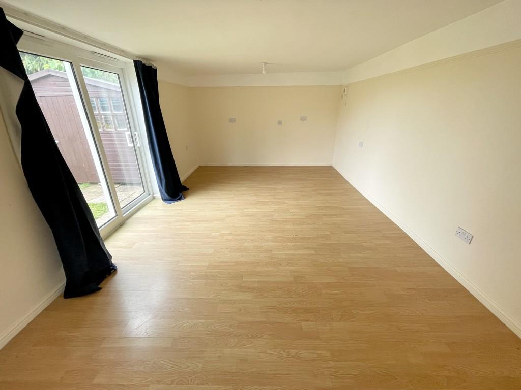 27 The Haven Garden Room 2