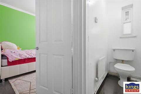 2 bedroom flat for sale, Hertford Road, Enfield