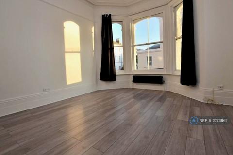 2 bedroom flat to rent, Warrior Gardens, St. Leonards-On-Sea, TN37