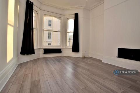2 bedroom flat to rent, Warrior Gardens, St. Leonards-On-Sea, TN37