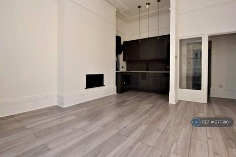 2 bedroom flat to rent, Warrior Gardens, St. Leonards-On-Sea, TN37