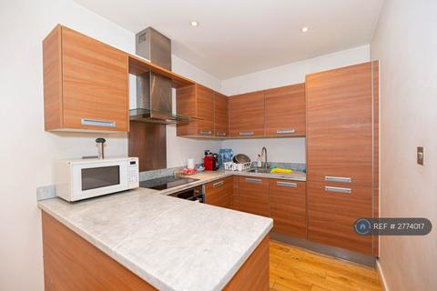 2 bedroom flat to rent, Lavender Hill, London, SW11