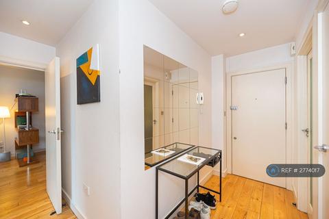 2 bedroom flat to rent, Lavender Hill, London, SW11