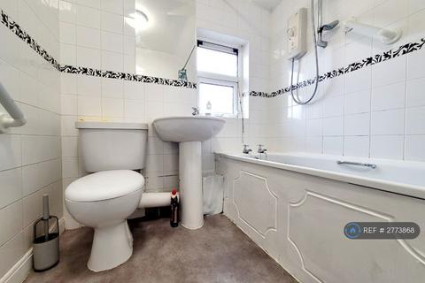 3 bedroom semi-detached house to rent, Seaforth Avenue, Atherton, Manchester, M46