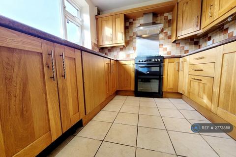 3 bedroom semi-detached house to rent, Seaforth Avenue, Atherton, Manchester, M46