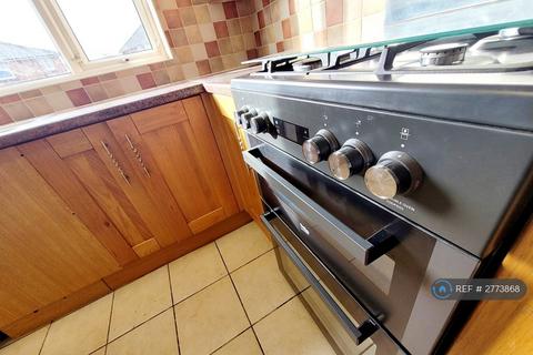 3 bedroom semi-detached house to rent, Seaforth Avenue, Atherton, Manchester, M46