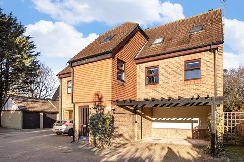 2 bedroom flat for sale, Pursewardens Close, Ealing, London, W13