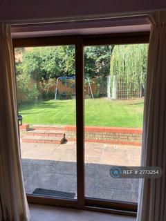 3 bedroom detached house to rent, Deanshanger Road, Old Stratford, Milton Keynes, MK19