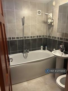 3 bedroom detached house to rent, Deanshanger Road, Old Stratford, Milton Keynes, MK19
