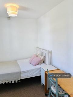 4 bedroom flat to rent, Penwerris Farm, Falmouth, TR11