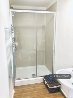 4 bedroom flat to rent, Penwerris Farm, Falmouth, TR11