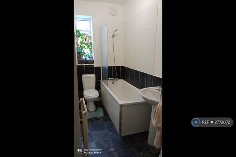 Studio to rent, Streatham, London, SW16