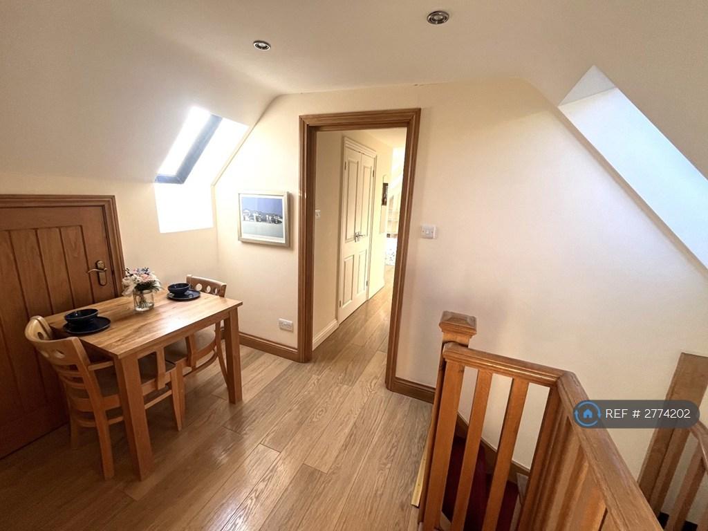 Landing/Dining Space - Shared