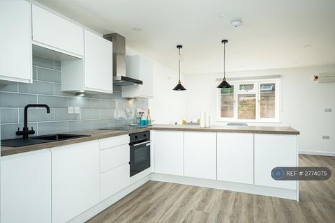1 bedroom in a house share to rent, St Johns Crescent, Bristol, BS3