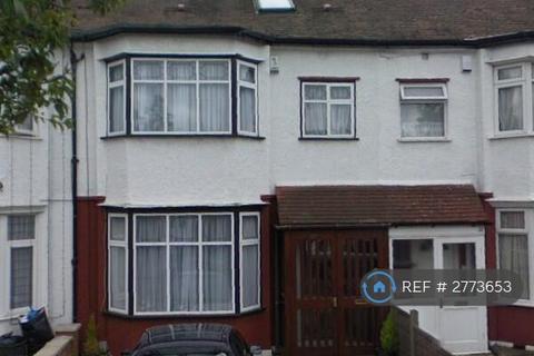 4 bedroom terraced house to rent, Waremead Road, Ilford, IG2