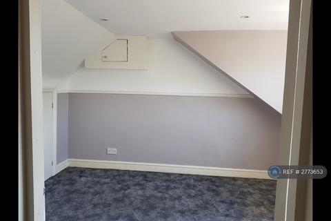 4 bedroom terraced house to rent, Waremead Road, Ilford, IG2