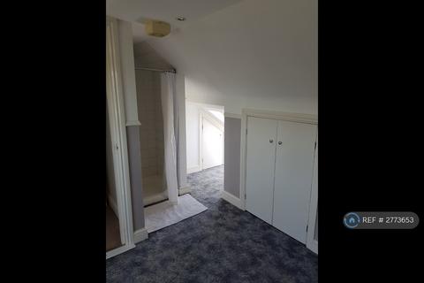 4 bedroom terraced house to rent, Waremead Road, Ilford, IG2