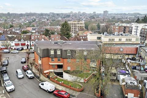 2 bedroom flat for sale, Heather Court, Heather Gardens, London, NW11