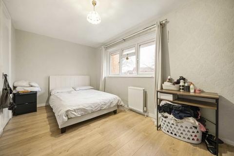 undefined, Bannister Close, Greenford UB6