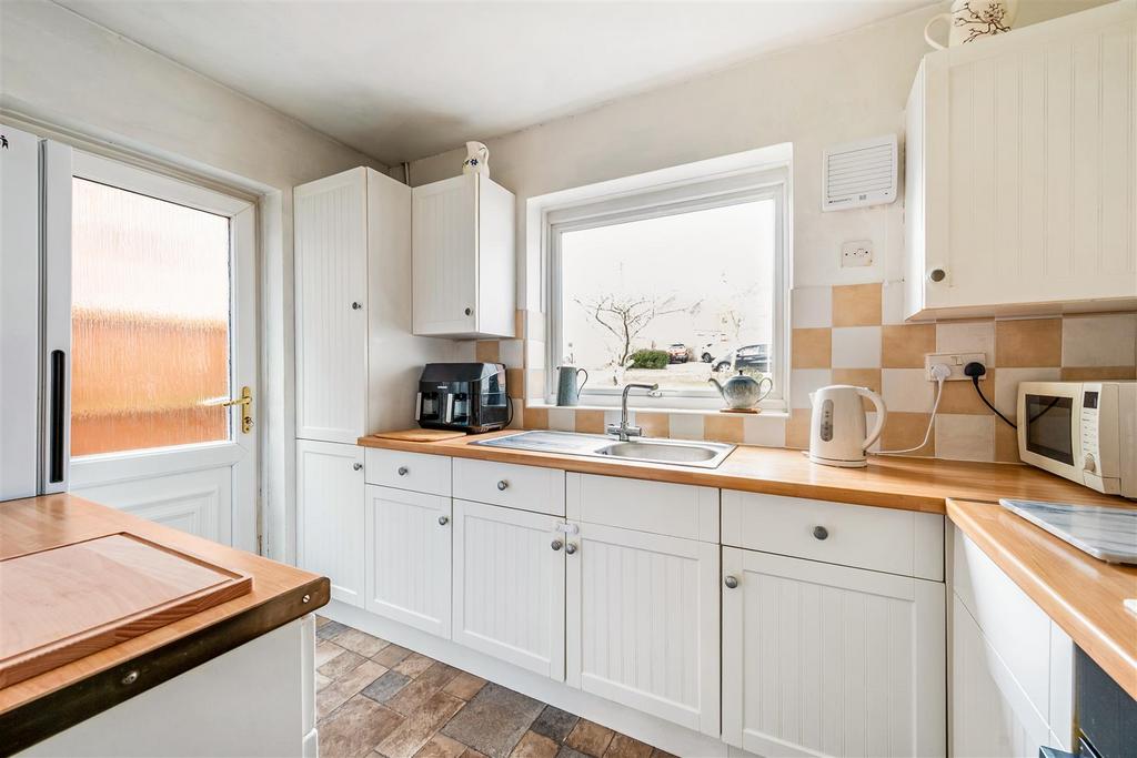 Kitchen 1.jpg