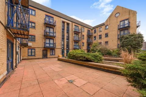 1 bedroom flat for sale, Peninsula Court, 121 East Ferry Road, London
