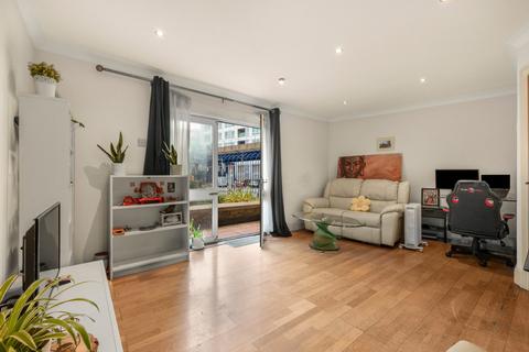 1 bedroom flat for sale, Peninsula Court, 121 East Ferry Road, London
