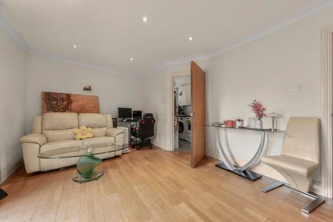 1 bedroom flat for sale, Peninsula Court, 121 East Ferry Road, London