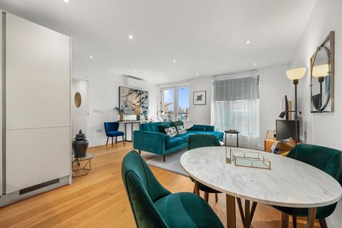 2 bedroom flat for sale, Guildford House, Tollgate Gardens, London