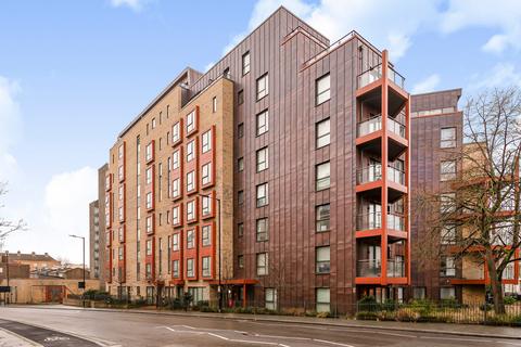 2 bedroom flat for sale, Guildford House, Tollgate Gardens, London