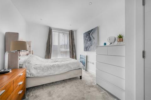 2 bedroom flat for sale, Guildford House, Tollgate Gardens, London