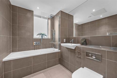 2 bedroom flat for sale, Guildford House, Tollgate Gardens, London