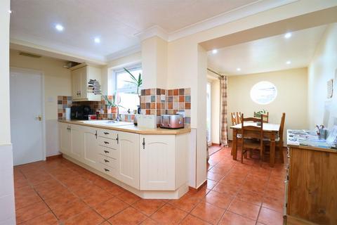 3 bedroom terraced house for sale, Whitebeam Close, Clayhanger