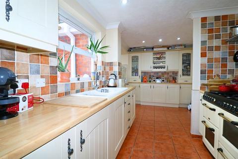 3 bedroom terraced house for sale, Whitebeam Close, Clayhanger