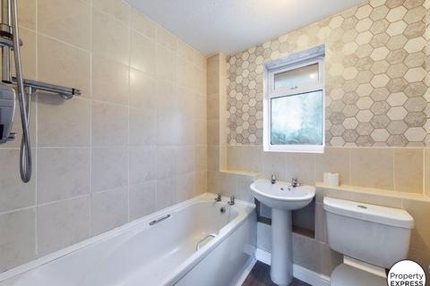 4 bedroom semi-detached house to rent, Caithness Road, Teesville Middlesbrough TS6 0AJ