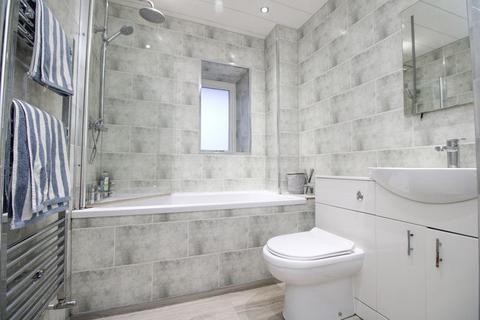 2 bedroom flat for sale, Cheviot Court, Blaydon