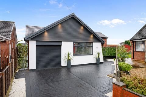3 bedroom detached bungalow for sale, Warwick Close, Bury, BL8. BEAUTIFUL 3 BED DETACHED BUNGALOW, CORNER PLOT