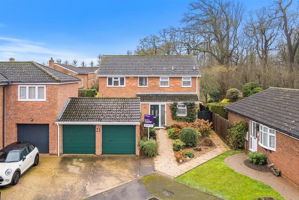 21 Pevensey Grove Web02.jpg