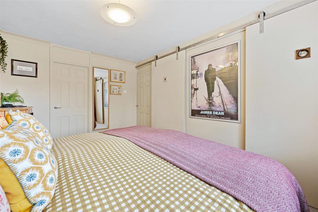 21 Pevensey Grove Web34.jpg