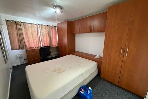 2 bedroom terraced house to rent, Manse Close, Hayes, UB3