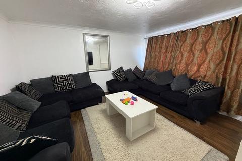 2 bedroom terraced house to rent, Manse Close, Hayes, UB3