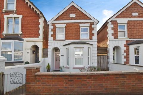 3 bedroom detached house for sale, Wilton Road, Salisbury               *VIDEO TOUR*