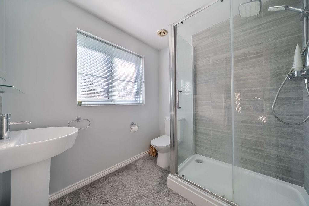 En Suite to Bedroom