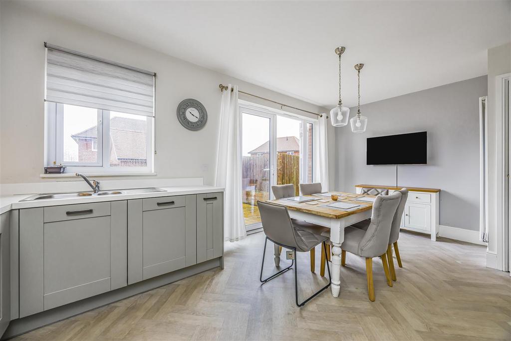 2 Birkbeck Close, Waterlooville-Portico Marketing-S