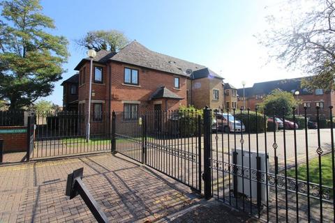 2 bedroom apartment to rent, Northwick Avenue, Harrow HA3